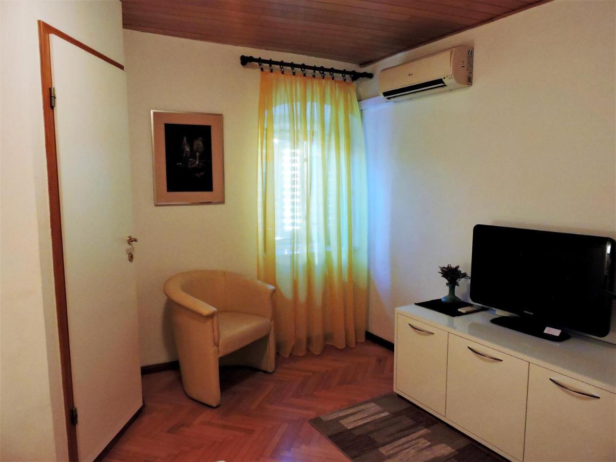 Bruno Split Centre Apartment And Room Exterior photo