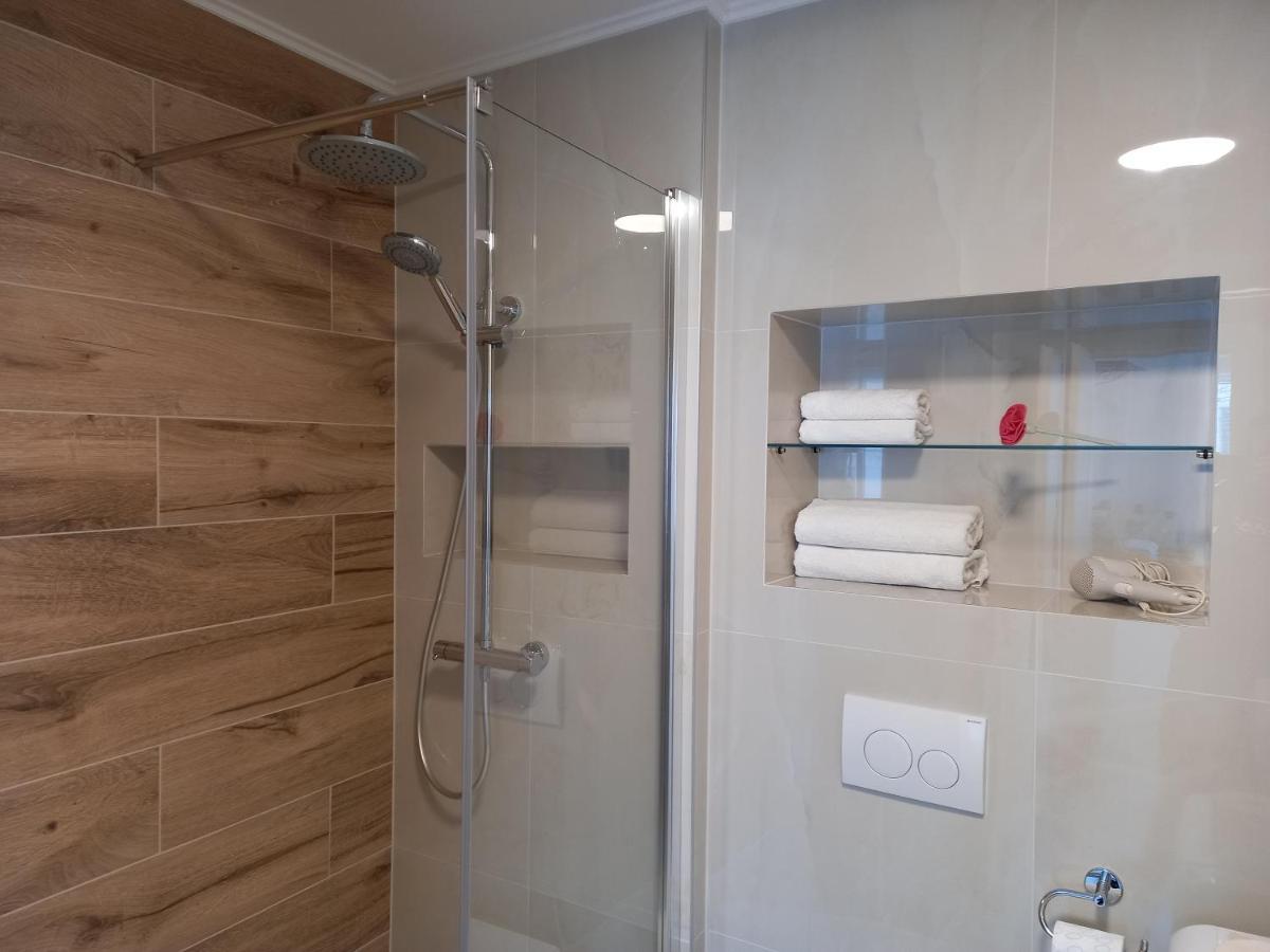 Bruno Split Centre Apartment And Room Exterior photo
