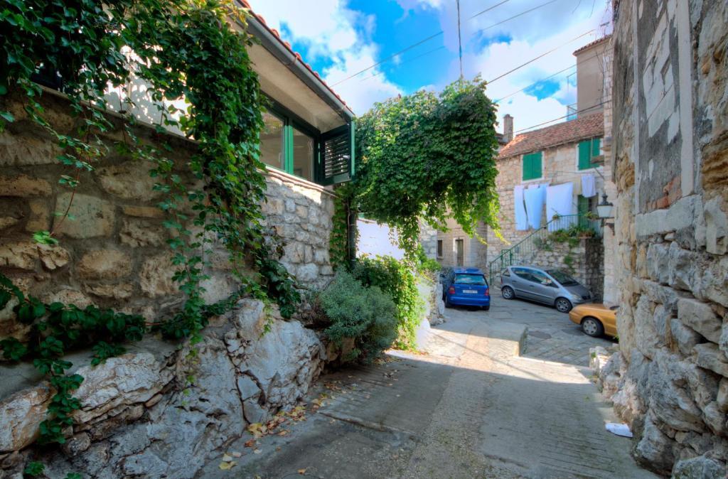 Bruno Split Centre Apartment And Room Exterior photo