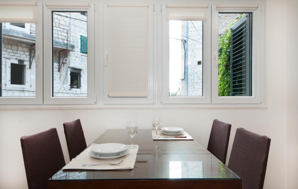 Bruno Split Centre Apartment And Room Exterior photo
