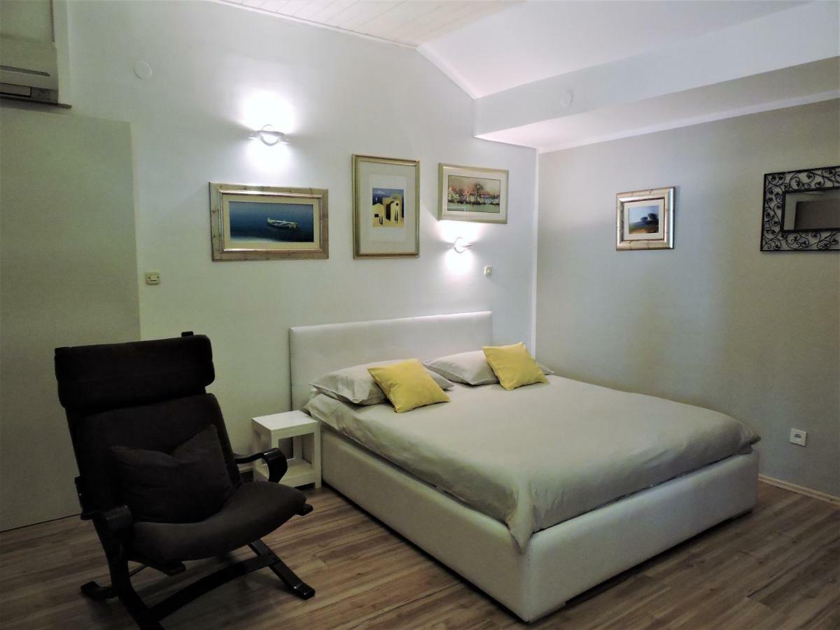 Bruno Split Centre Apartment And Room Exterior photo