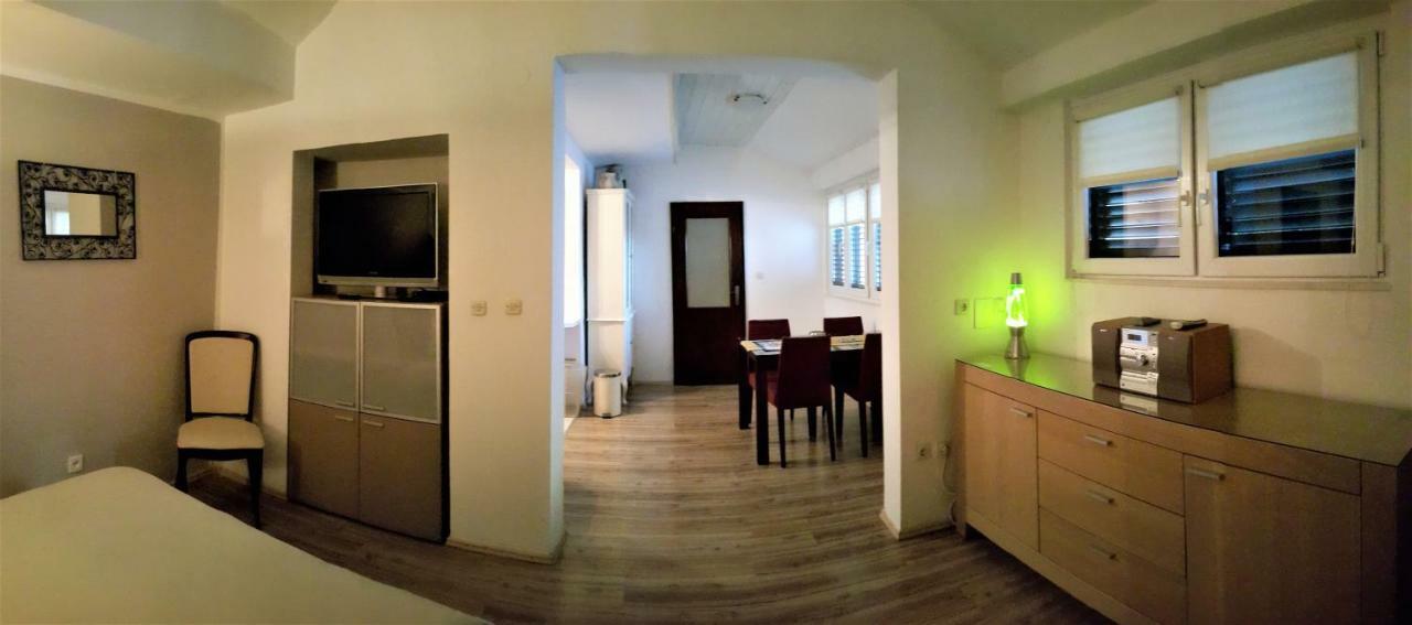 Bruno Split Centre Apartment And Room Exterior photo